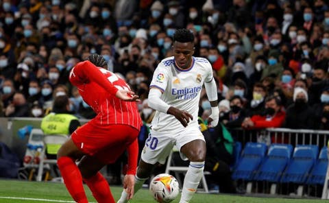  Una obra de arte de Vinícius desata al Real Madrid ante el Sevilla