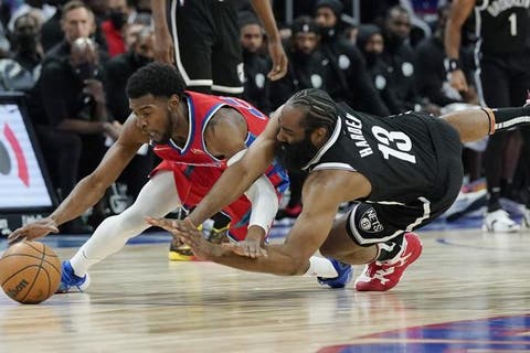  James Harden hace historia, Nets superan a los Pistons