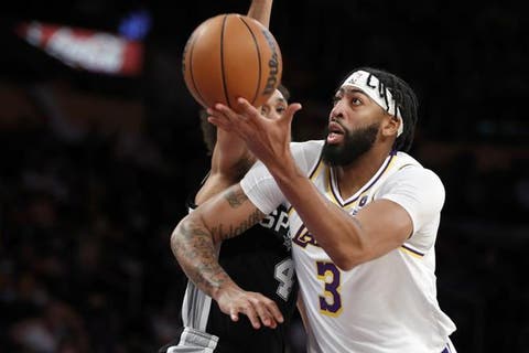  Davis suma 34 puntos y 15 rebotes, Lakers vencen a Spurs