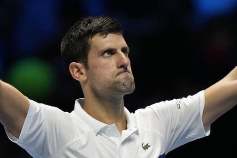  Novak Djokovic avanza a semifinales de Copa Masters