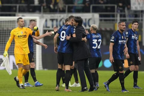  Inter gana 2-0 con goles de Dzeko, acaricia la clasificación