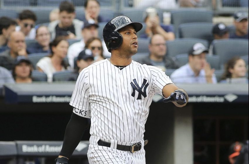  Escogido contrata al jardinero Aaron Hicks