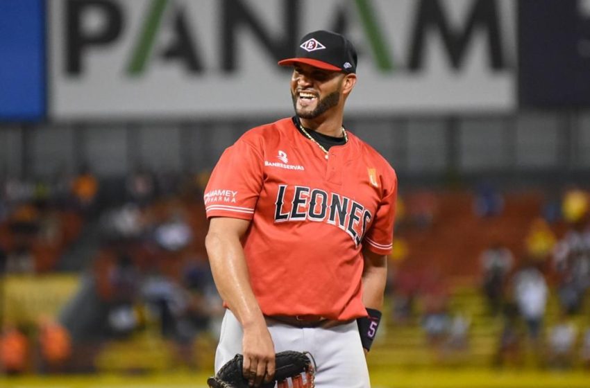  Pujols pega 2 hits y los Leones vencen 5-2 a las Águilas