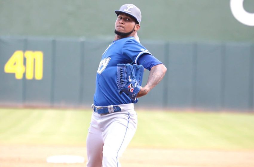  Ervin Santana lanza 3.0 entradas en su preparación para unirse al Licey