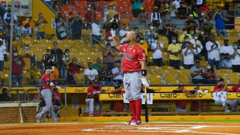  Ovación a Albert Pujols en el Estadio Cibao