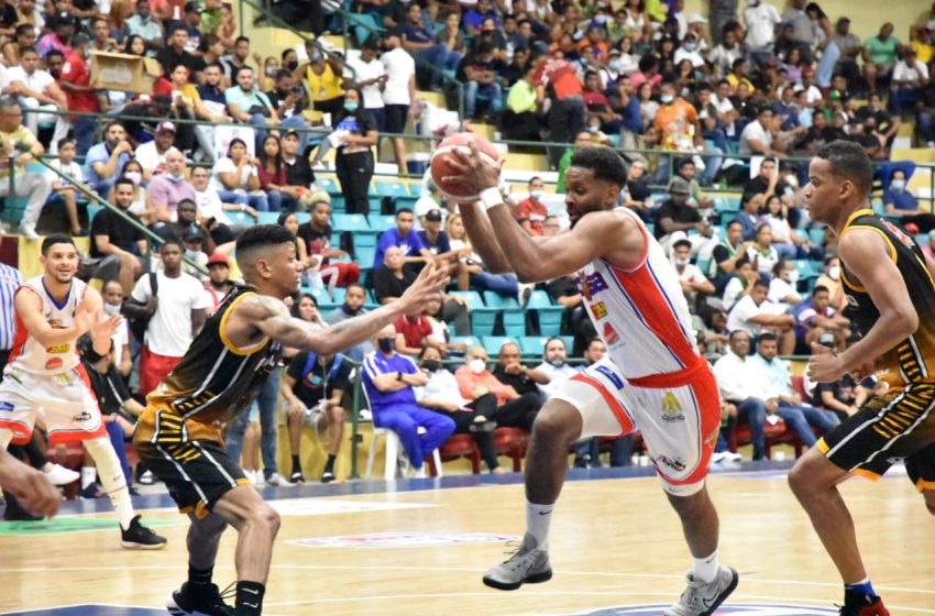  Dosa Logra cuarto triunfo en el XXVII Torneo Basket Superior Vegano al disponer 105 por 91 a Rebeldes del Barrio Enriquillo.