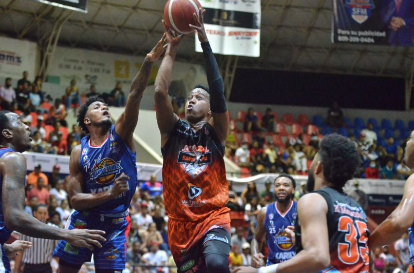  El Pollito Kelvin Peña guía al Santa Ana a obtener su primera victoria en la final del Baloncesto Superior de San Francisco de Macorís