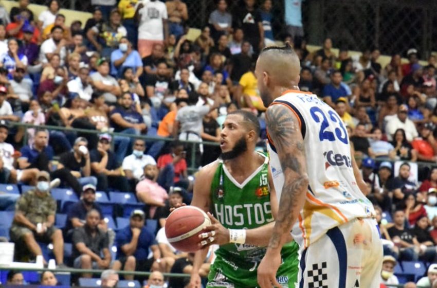  Parque Hostos y Rebeldes igualan su record 3-2 en la serie regular del XXVII Torneo de Baloncesto Superior Vegano.