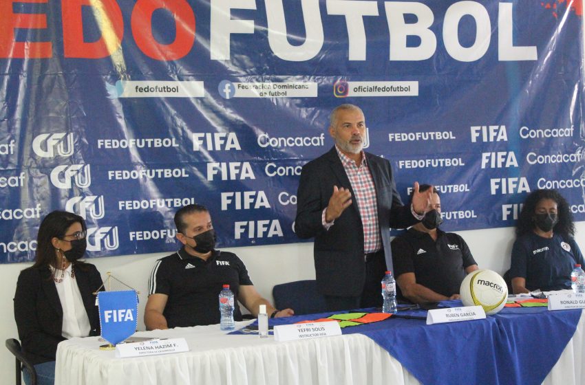  Árbitros de RD reciben el Curso FIFA RAP 2021 