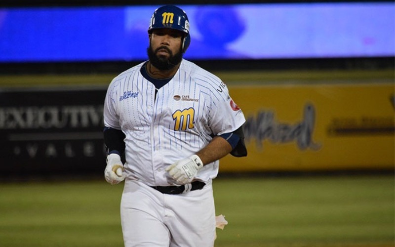  Dominicano Nelson Rodríguez y el Magallanes lideran béisbol de Venezuela