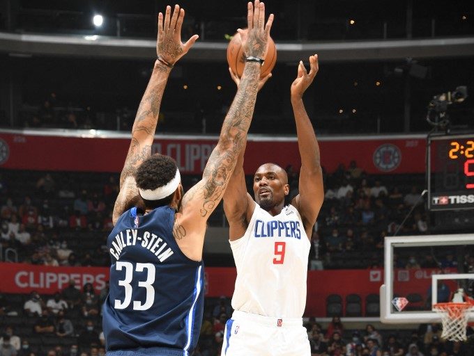  Ibaka regresa en victoria de los Clippers sobre Dallas