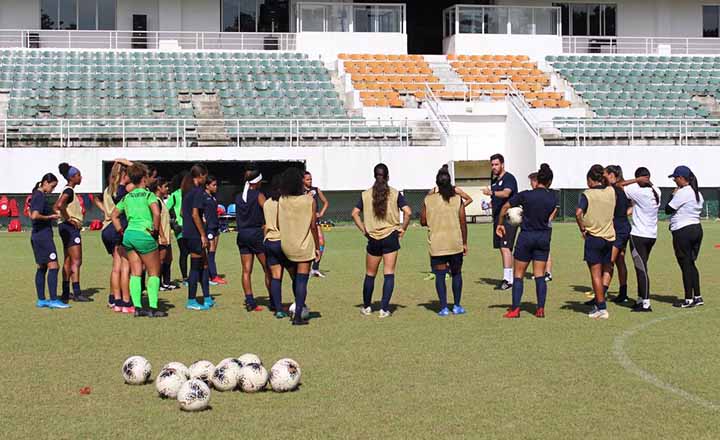  Selección femenina de fútbol inicia entrenamientos