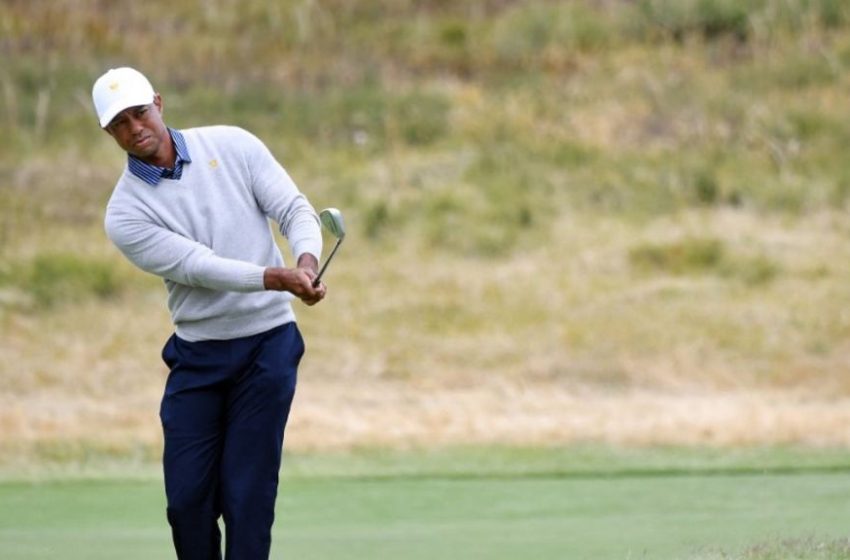  Tiger Woods publica video practicando en campo de golf