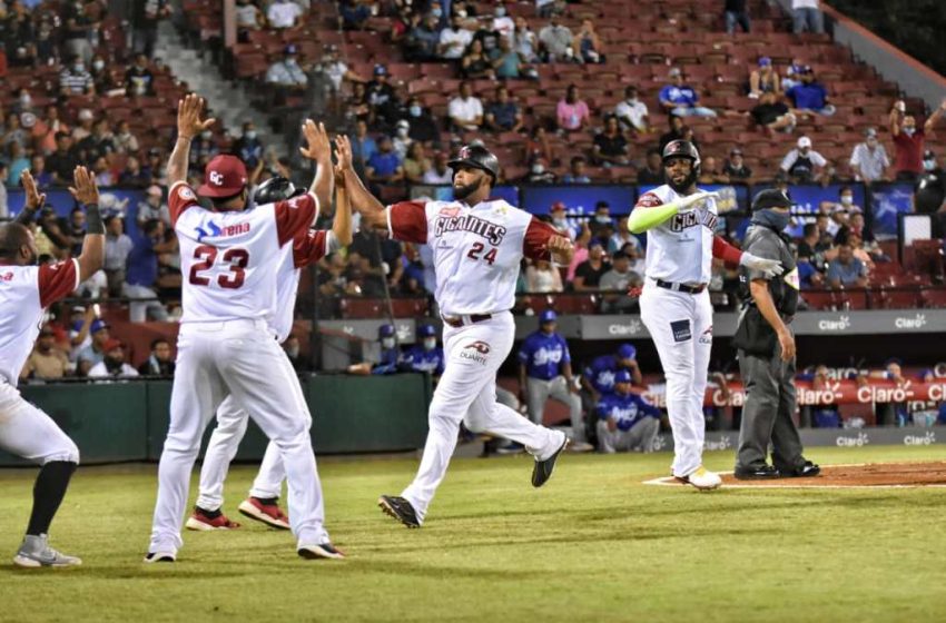  Alfredo Marte le da la victoria a Gigantes