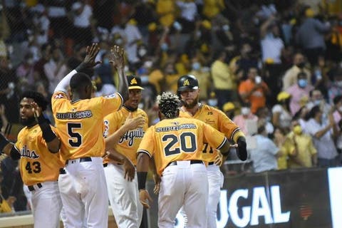  Àguilas dejan Licey en el terreno con sencillo de Zoilo Almonte