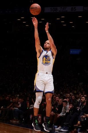  Curry con 37 y 9 triples conduce a Warriors ante Nets