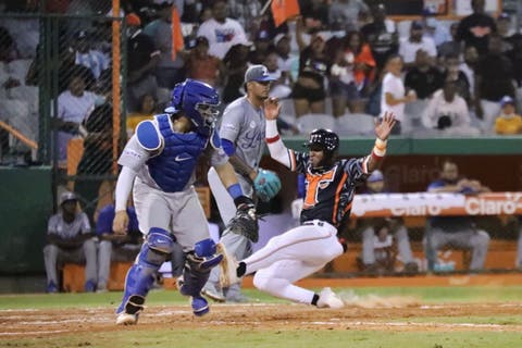  Toros continúan su dominio sobre Licey en Lidom