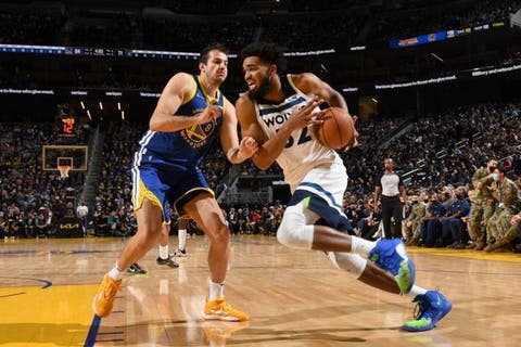  Towns anota 17 con 12 rebotes en revés de los T-Wolves