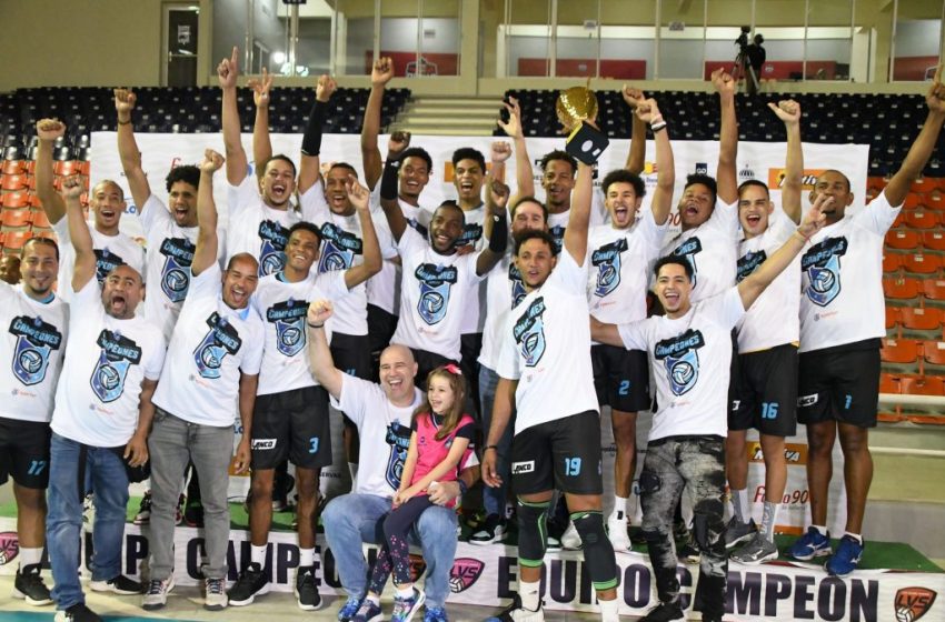  Los Guerreros cargan con el trofeo de campeón