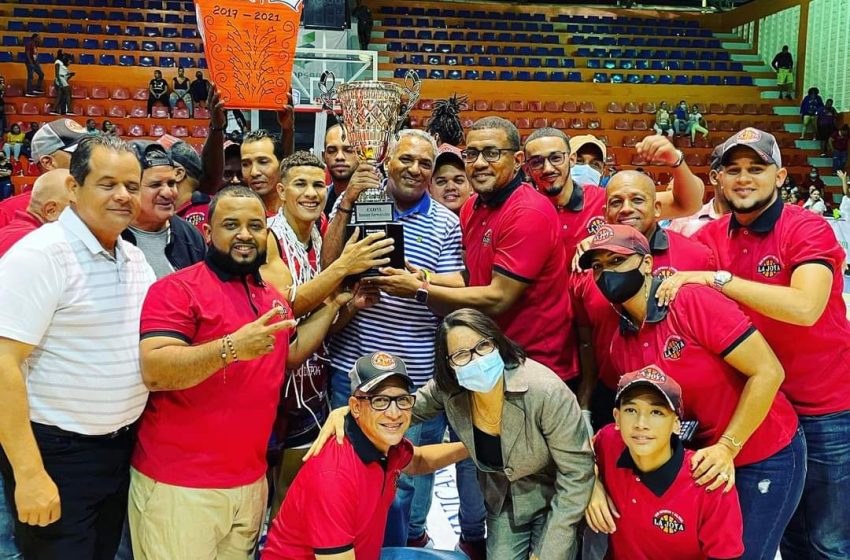  La Joya se proclama campeón en el XX Torneo de Baloncesto Superior de Santiago Rodríguez