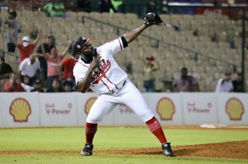  Fernando Rodney sigue pasando con sus “flechas” los bates en Lidom