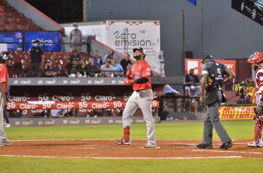  Cordero y Castillo llevan a Leones a mini playoff