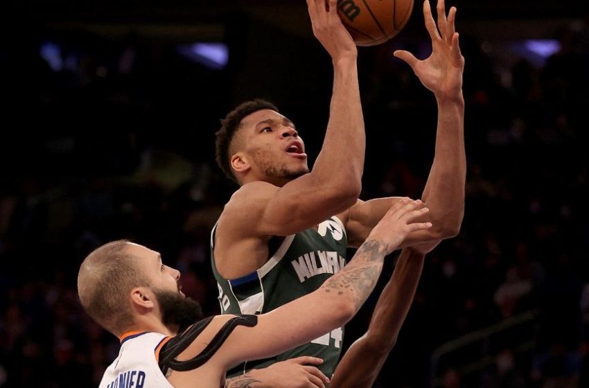  Giannis logra su primer triple-doble del año y los Bucks vencen a los Knicks