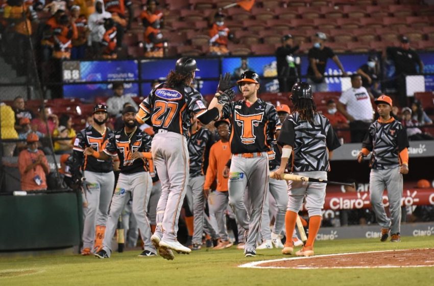  Toros aplastan a Gigantes con jonrones de O´Brien y Reddick