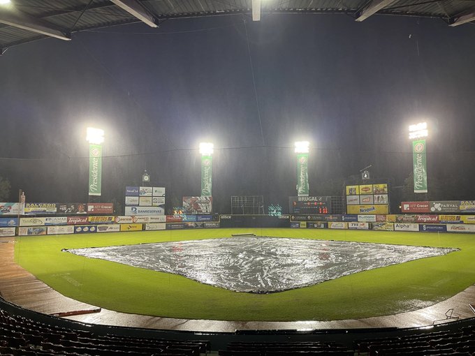  Lluvia pospone partido Licey-Gigantes; se jugará el sábado