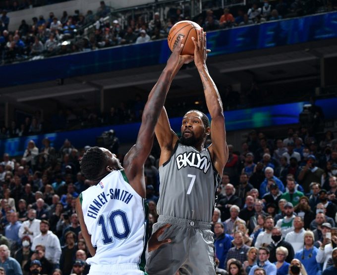  Durant y Harden conducen remontada de Nets ante Mavericks