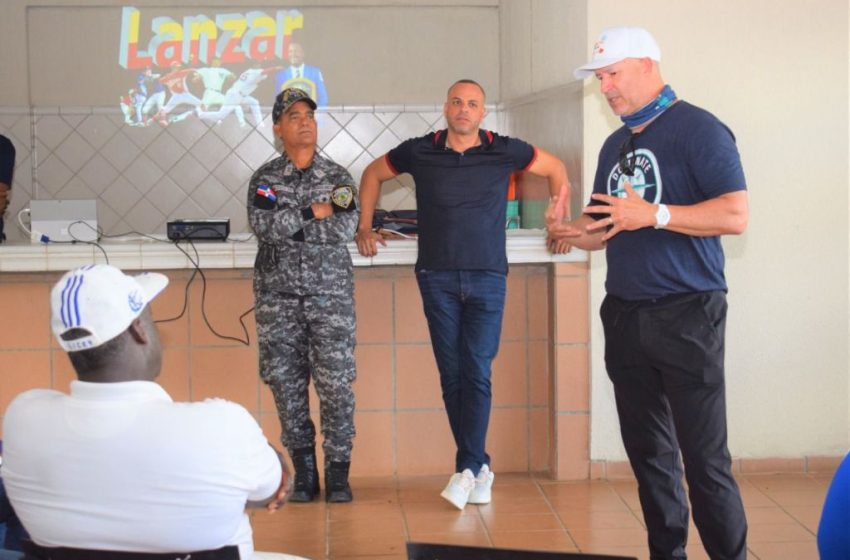  Acta, Aramis y Batista imparten charla a entrenadores