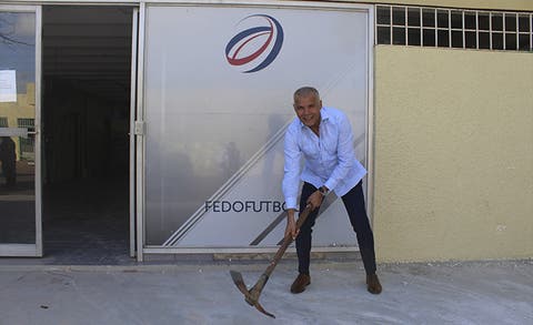  Rubén García dio el primer picazo para la remodelación infraestructura de Fedofútbol