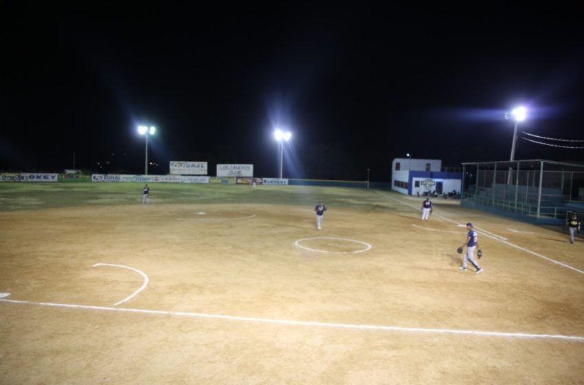  Edesur electrifica e ilumina instalaciones deportivas en Rancho Arriba y Barahona