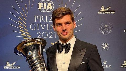  Max Verstappen recibió trofeo de piloto campeón de F1