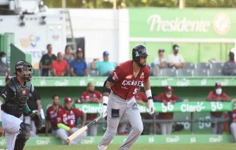  Gigantes derrotan 4-3 al Licey y avanzan a la serie final