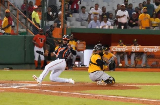  Toros ganan y frenan racha victoriosa de las Águilas.