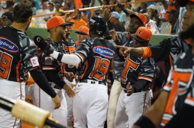  Toros blanquean a los Leones 1-0 en La Romana