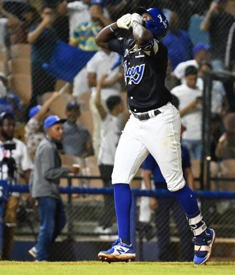  Licey vence a las Estrellas y empatan en la cima con las Águilas