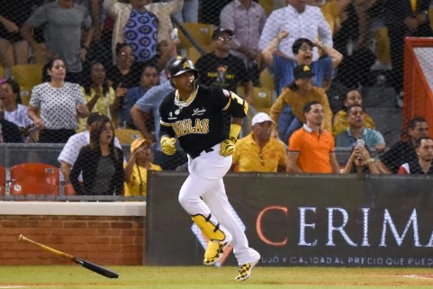  Céspedes dispara dos jonrones y Águilas vencen a Leones