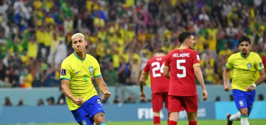  Por los goles de Richarlison, Brasil venció a Serbia