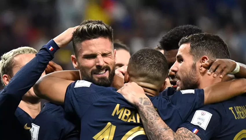  Francia arrancó la defensa del título con una goleada ante Australia