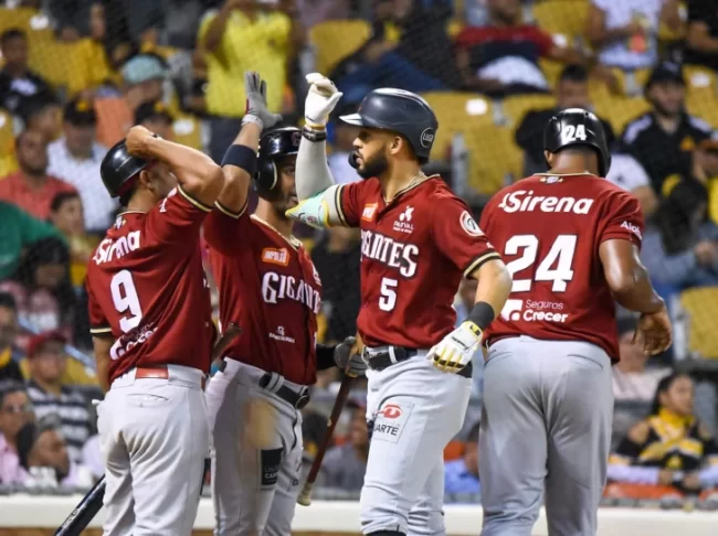  Los Gigantes blanquean a las Águilas seis por cero