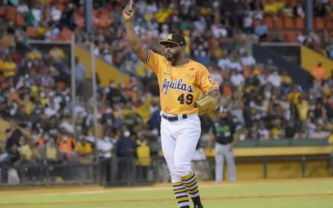  Encarnación jonronea para dar victoria 4-3 a Águilas ante Gigante