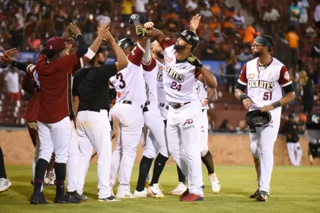  Peguero da jonrón con bases llenas y Gigantes vencen a Toros