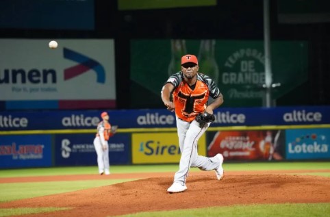  Toros vencen a Leones con labor de Teherán y quedan solos en el cuarto lugar