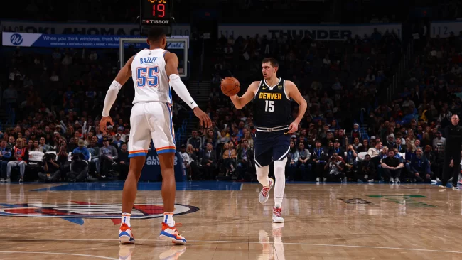 Jokic tiene 39 puntos, Nuggets superan a Thunder 131-126 en tiempo extra