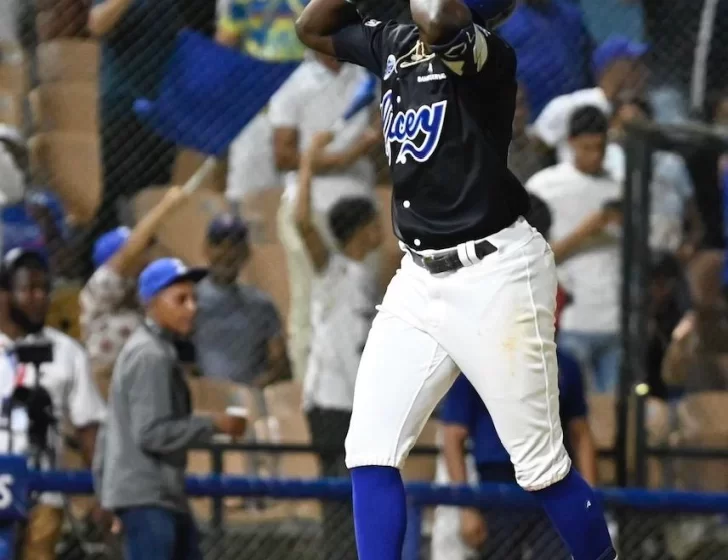  Licey vence a las Estrellas y empatan en la cima con las Águilas