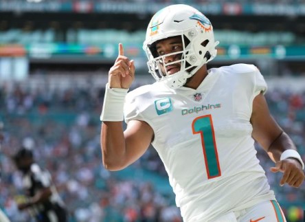  Miami QB Tua Tagovailoa Leads Pro Bowl Games Voting by Fans