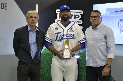  Johan Camargo y Carlos Hernández, dueños del último MVP de la Semana Santo Domingo Motors