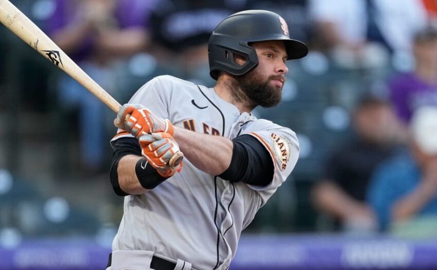  Azulejos oficializan pacto por un año con Brandon Belt